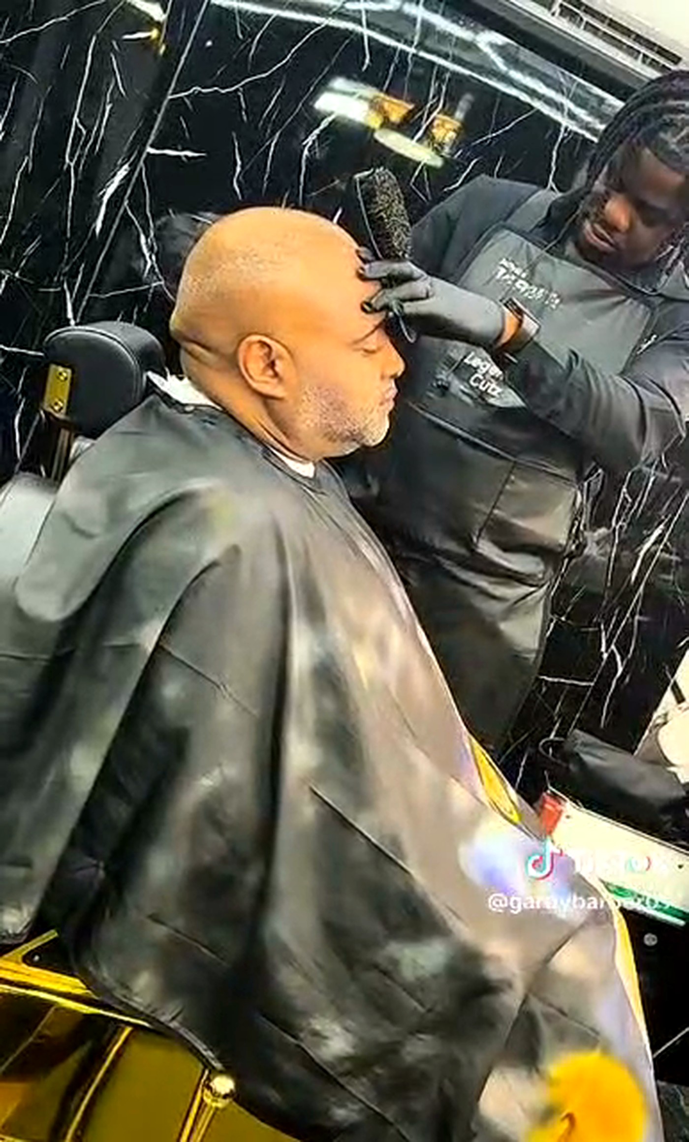 Legends Cutz Barbershop & Spa atmosphere